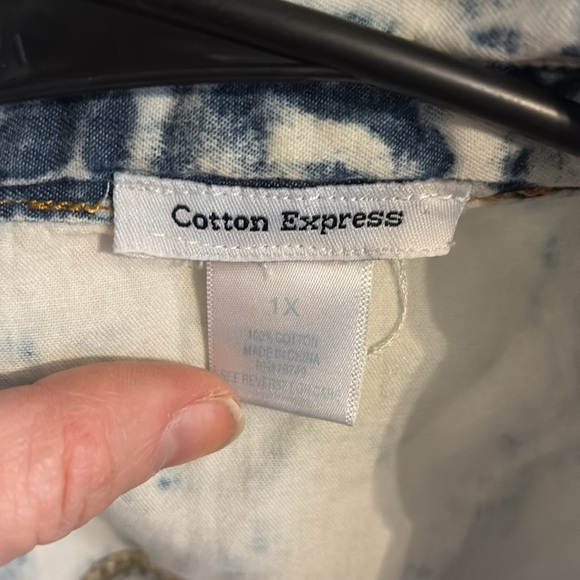 Acid wash Jean top, size XL - Picture 2 of 4